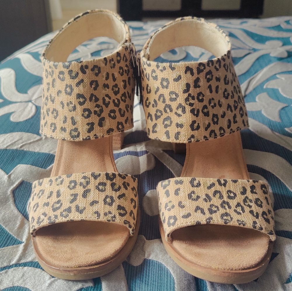 TOMS Leopard  Canvas Sandal